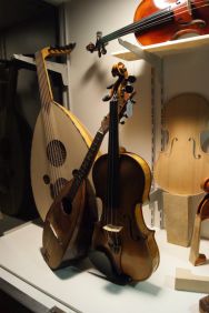 aoud/saz/baglama/mandole à Rouen